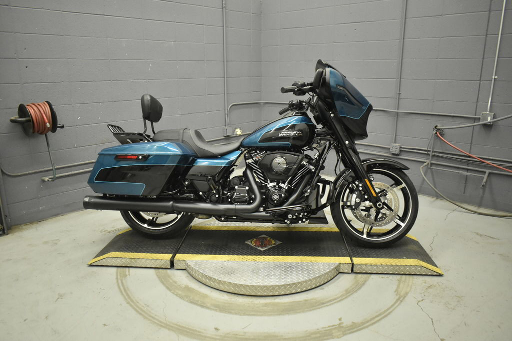Street Glide®