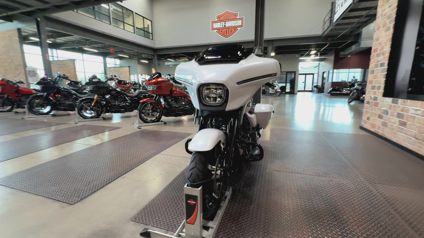 Street Glide®