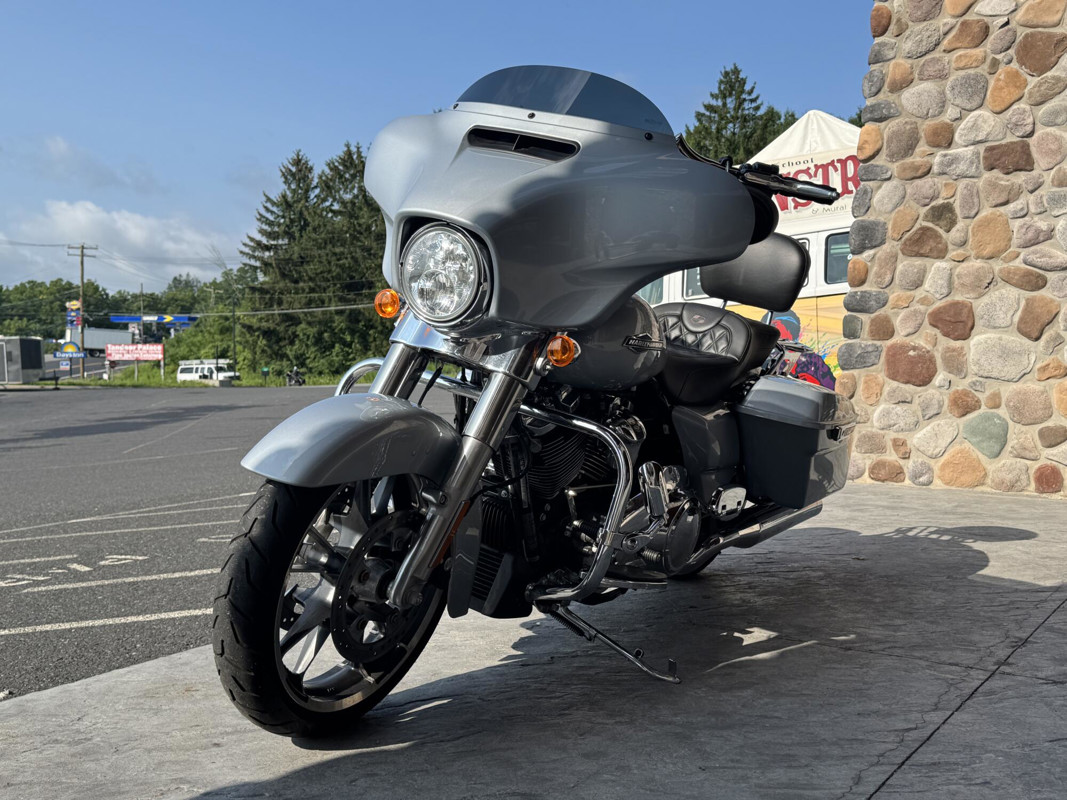 Street Glide®