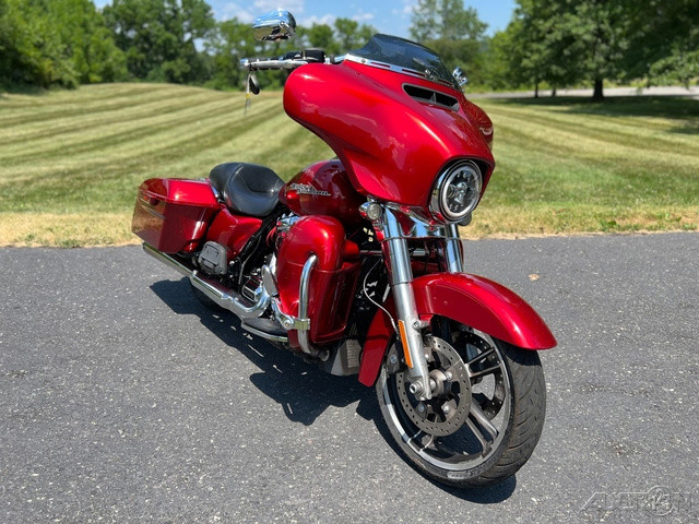 Street Glide®