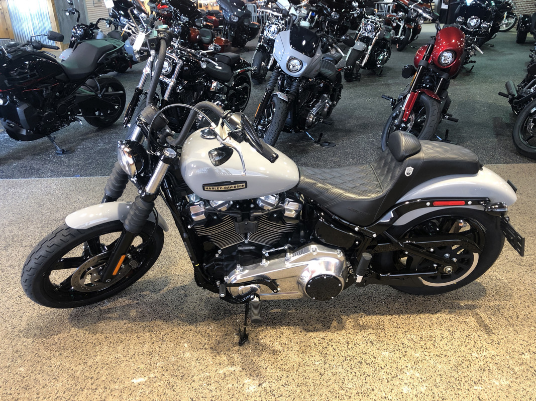 Street Bob®