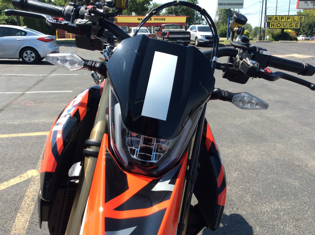 Hypermotard 698