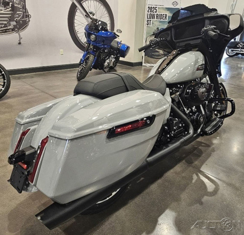 Street Glide®