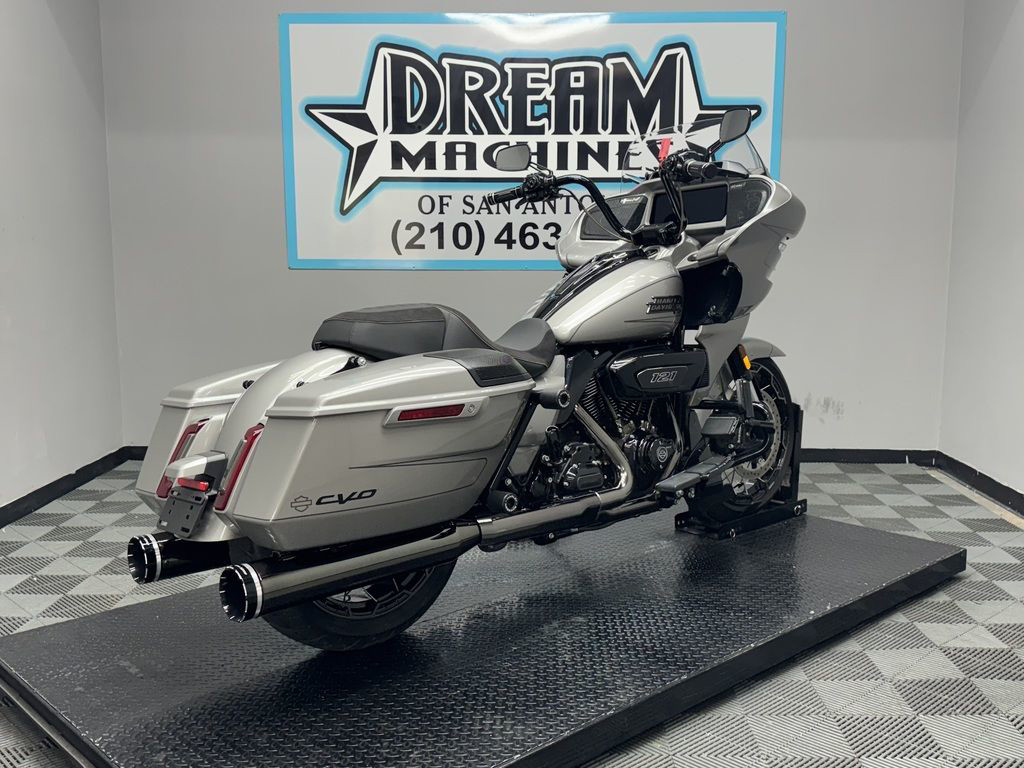 CVO® Road Glide®