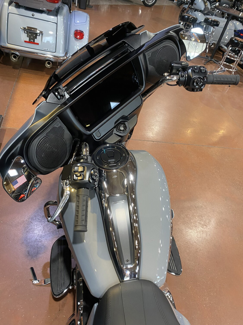 Street Glide®