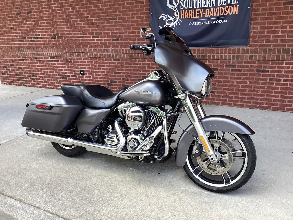 Street Glide®