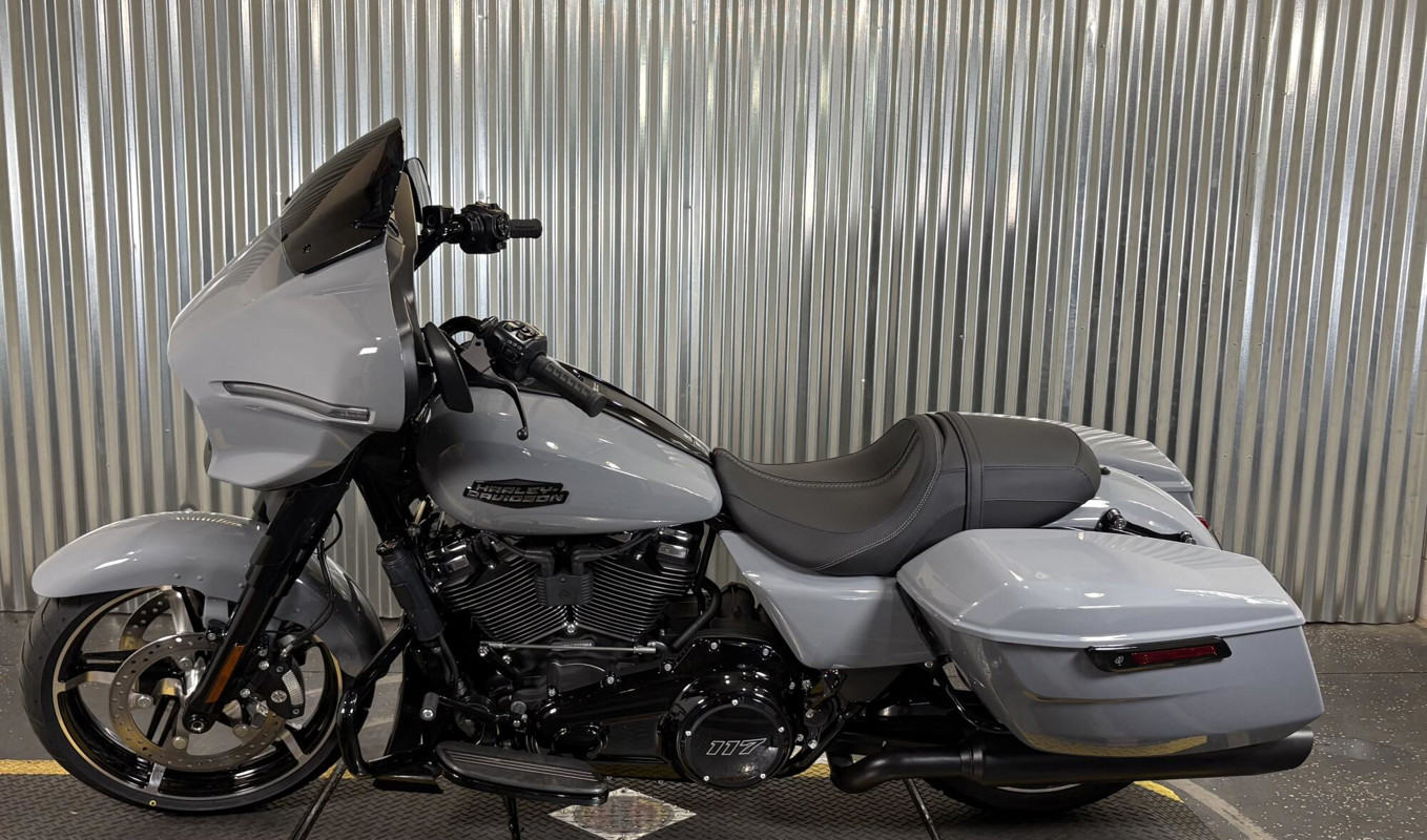 Street Glide®
