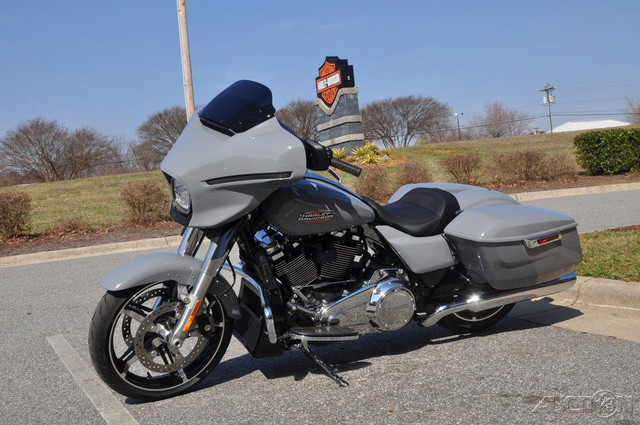 Street Glide®
