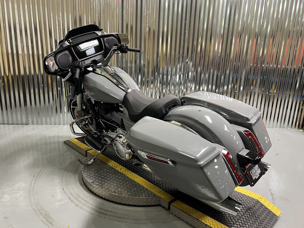Street Glide®