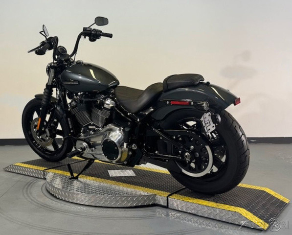 Street Bob®