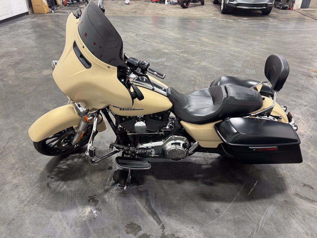 Street Glide®