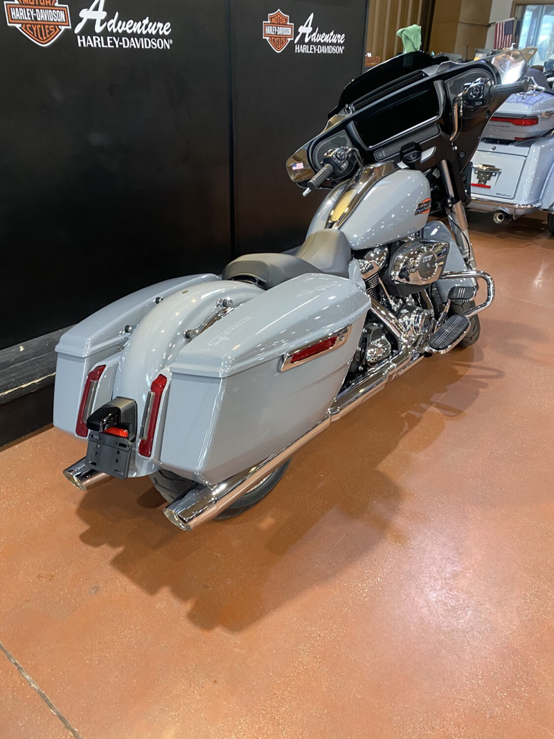 Street Glide®