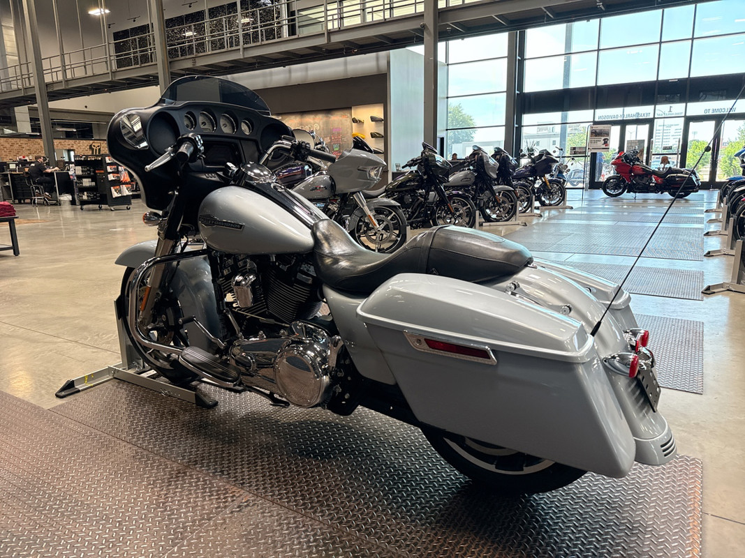 Street Glide®