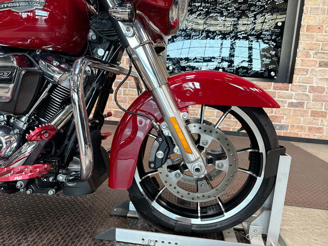 Street Glide®