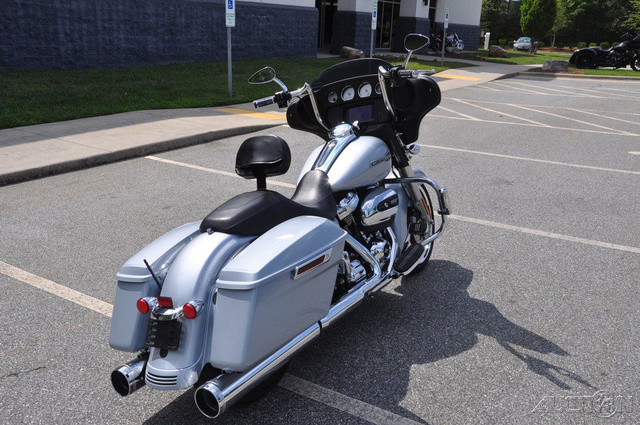 Street Glide®
