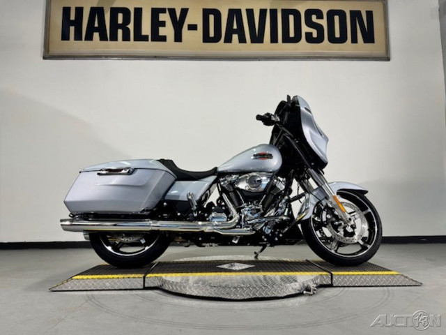 Street Glide®