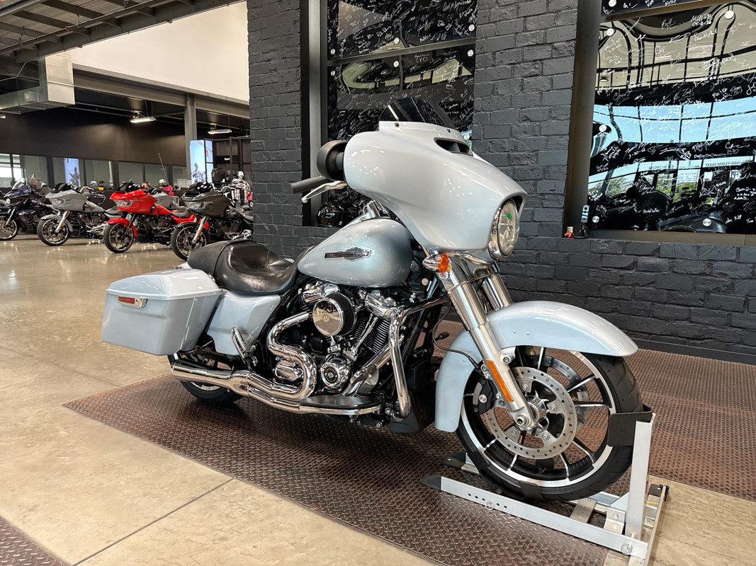 Street Glide®
