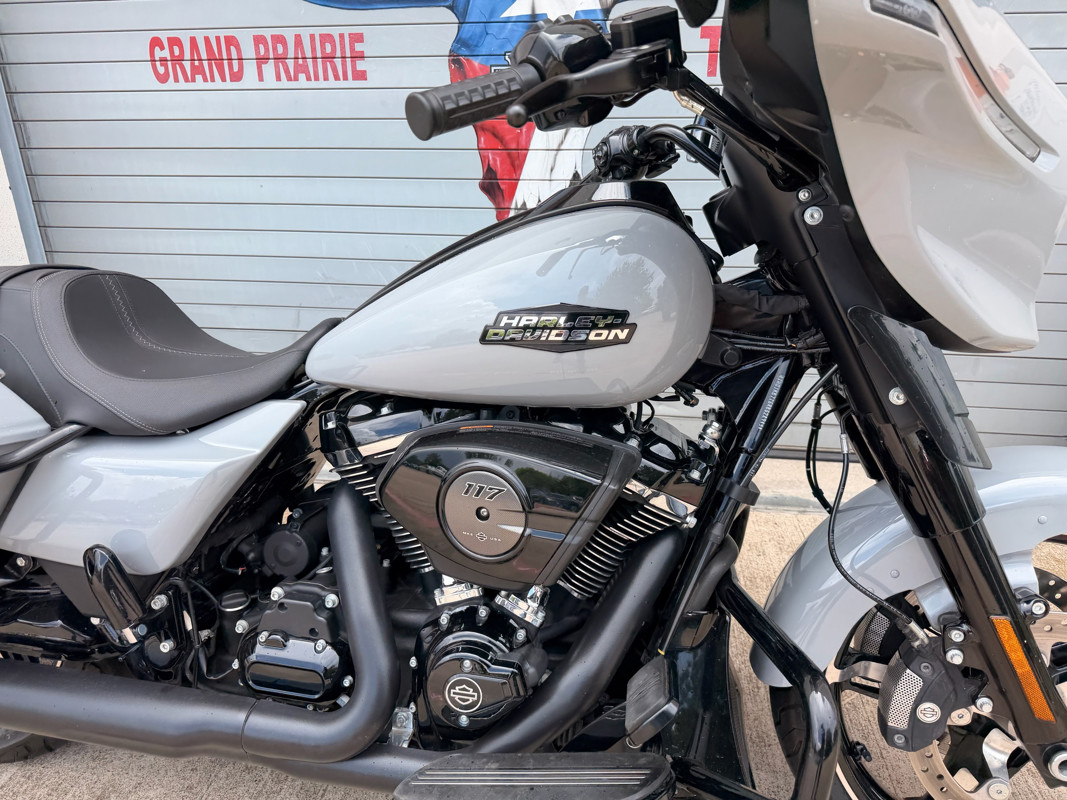 Street Glide®