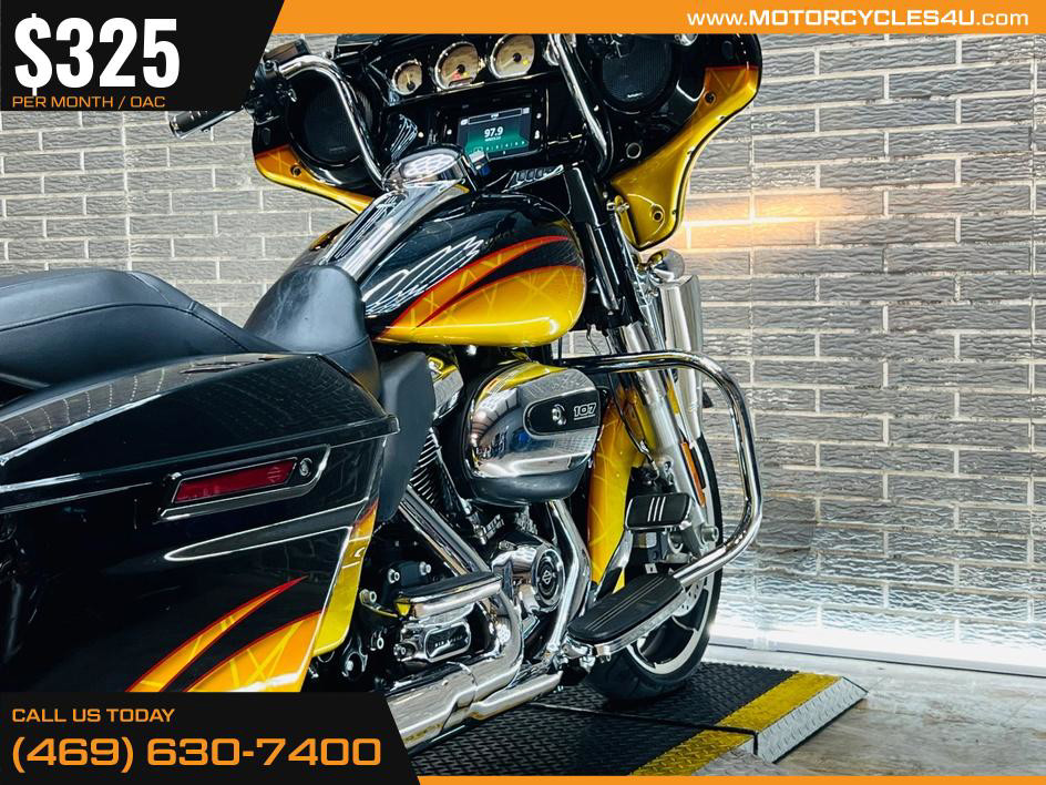 Street Glide®