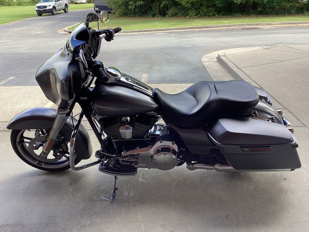 Street Glide®