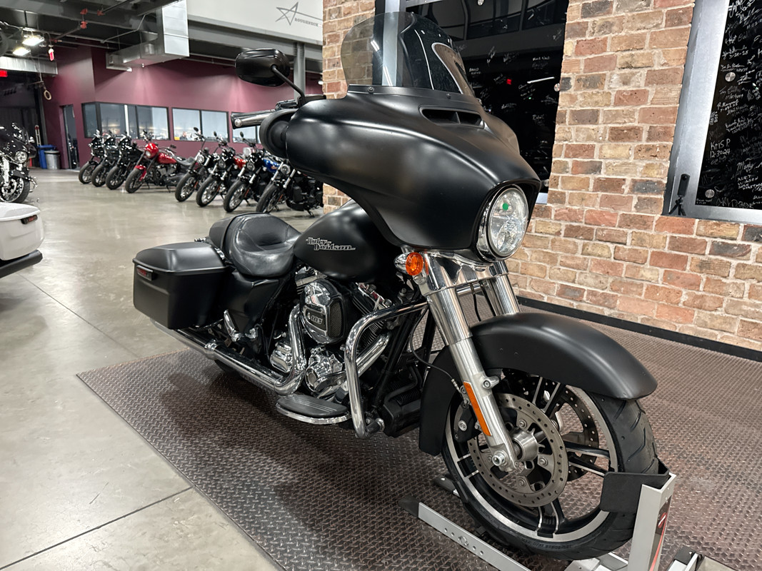 Street Glide®