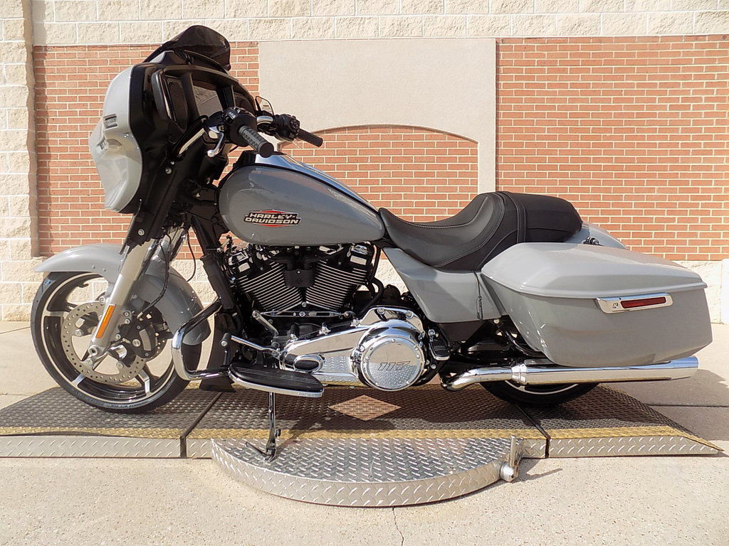 Street Glide®