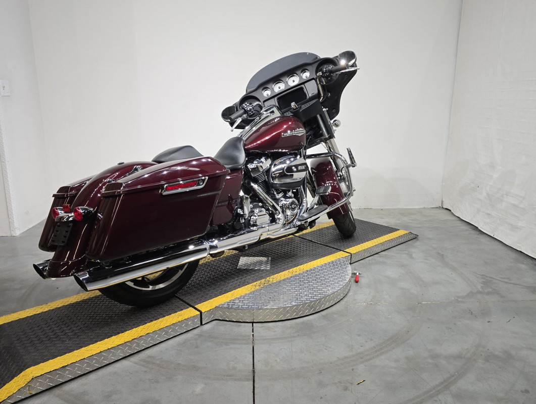 Street Glide®