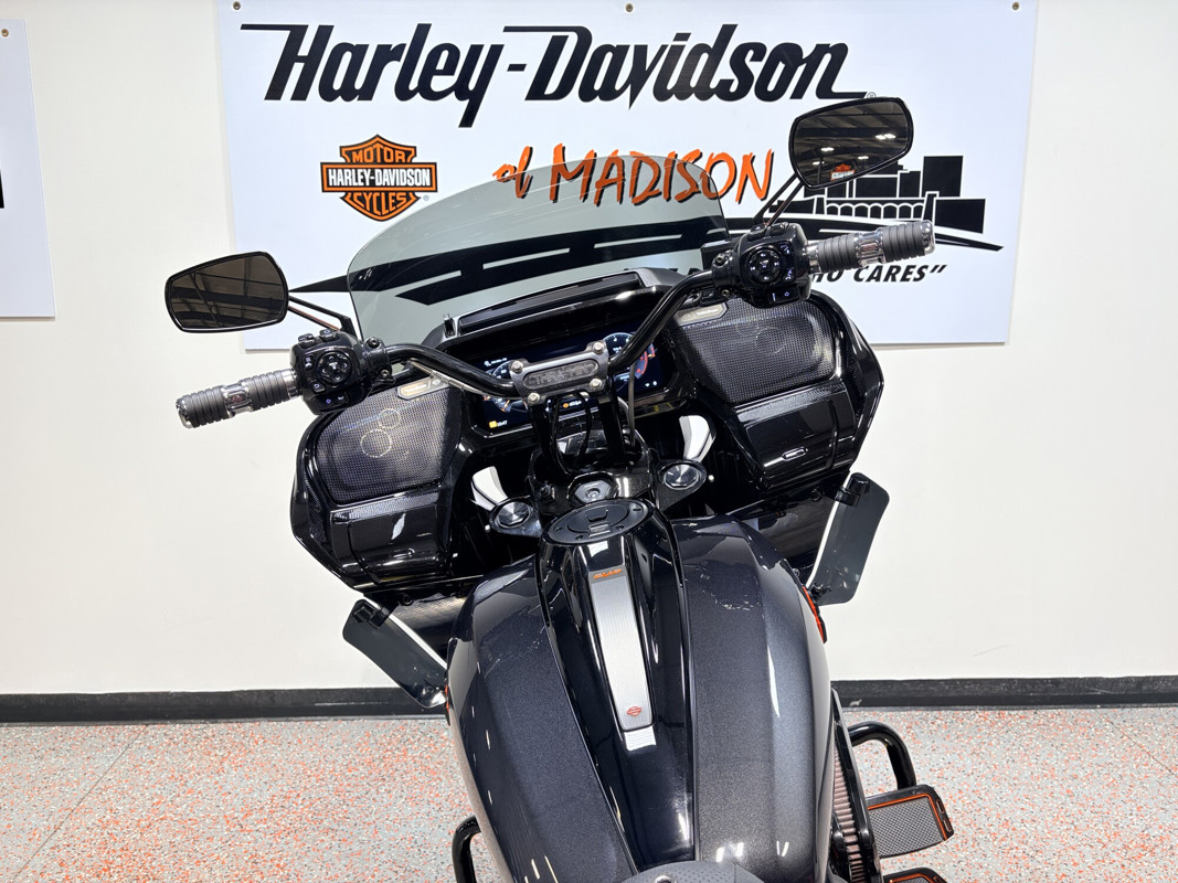 CVO® Road Glide®