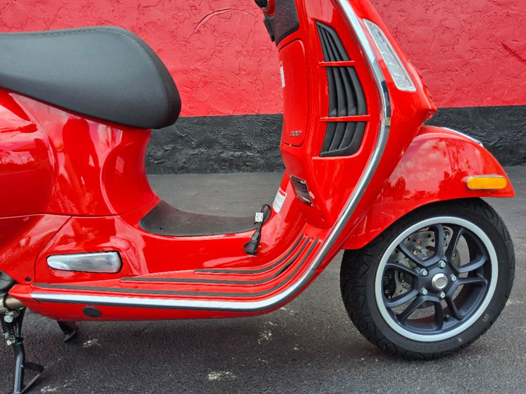 GTS 300 Super Sport