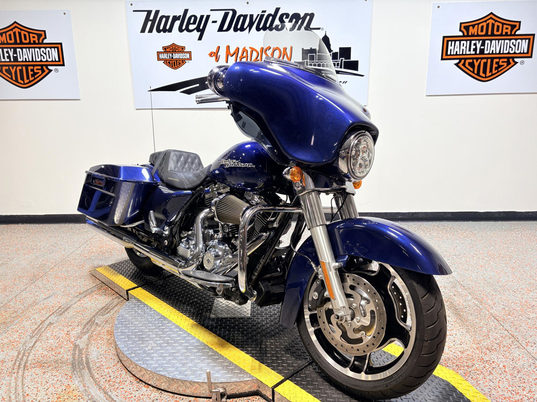 Street Glide®