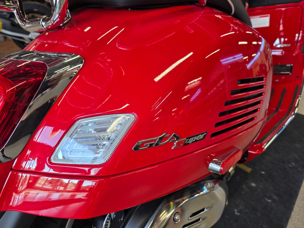 GTS 300 Super Sport