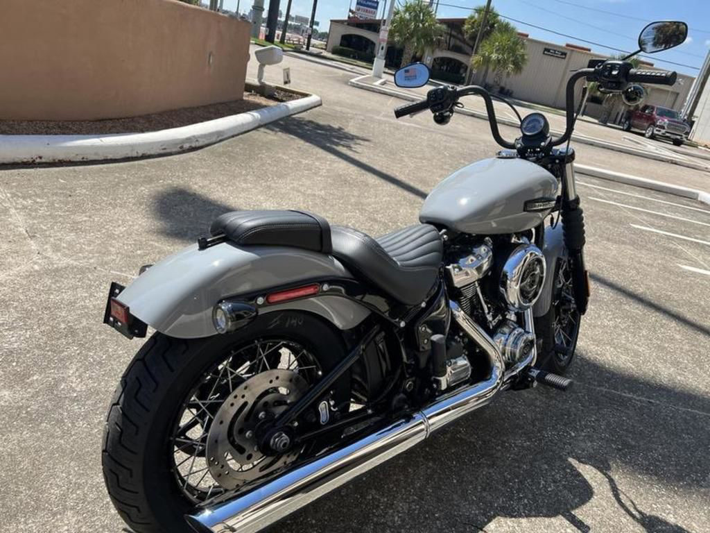 Street Bob®