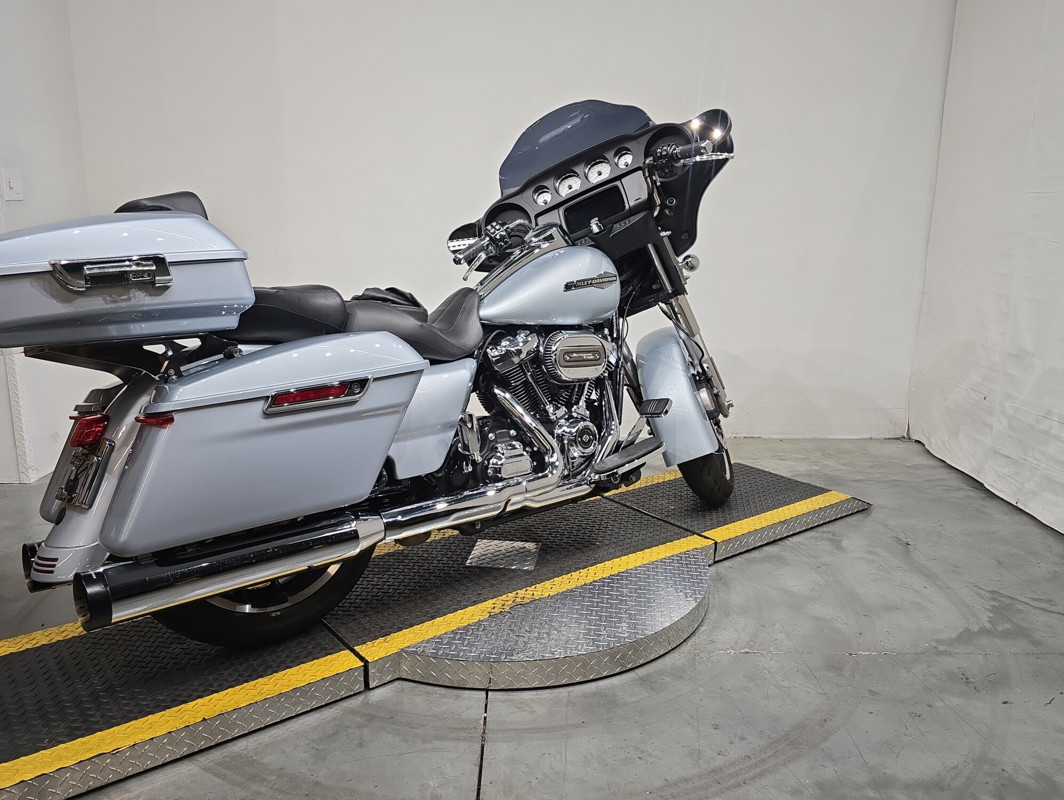 Street Glide®