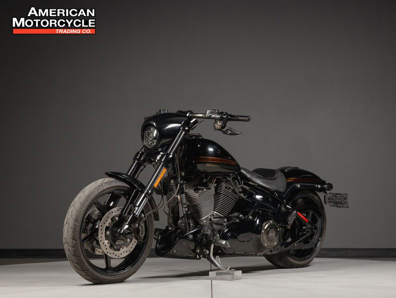 CVO® Pro Street Breakout®