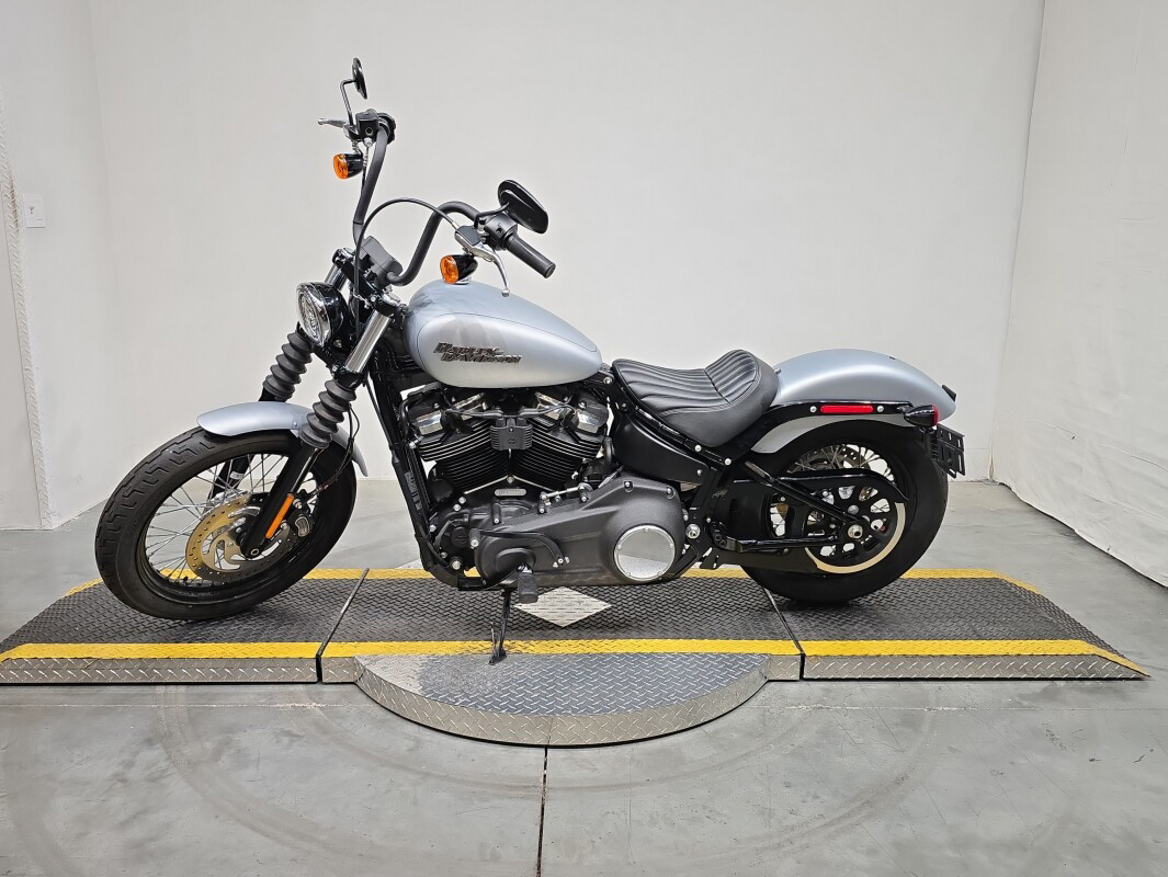 Street Bob®