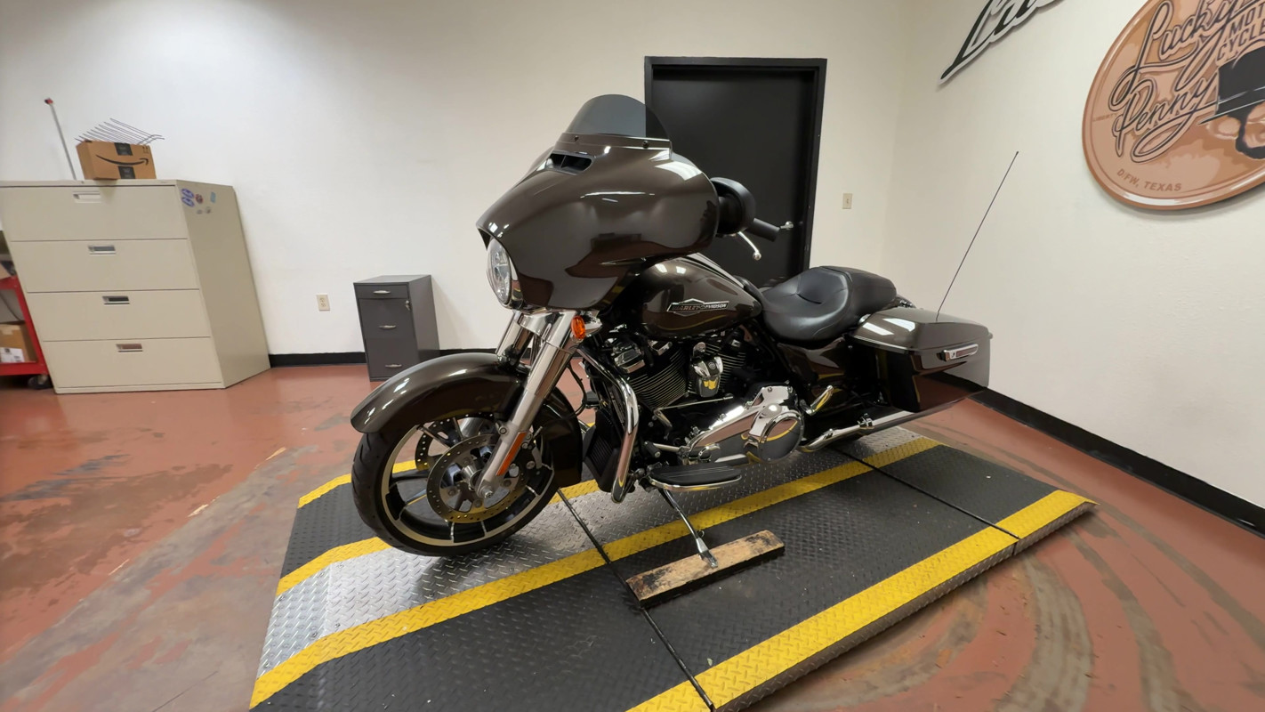Street Glide®