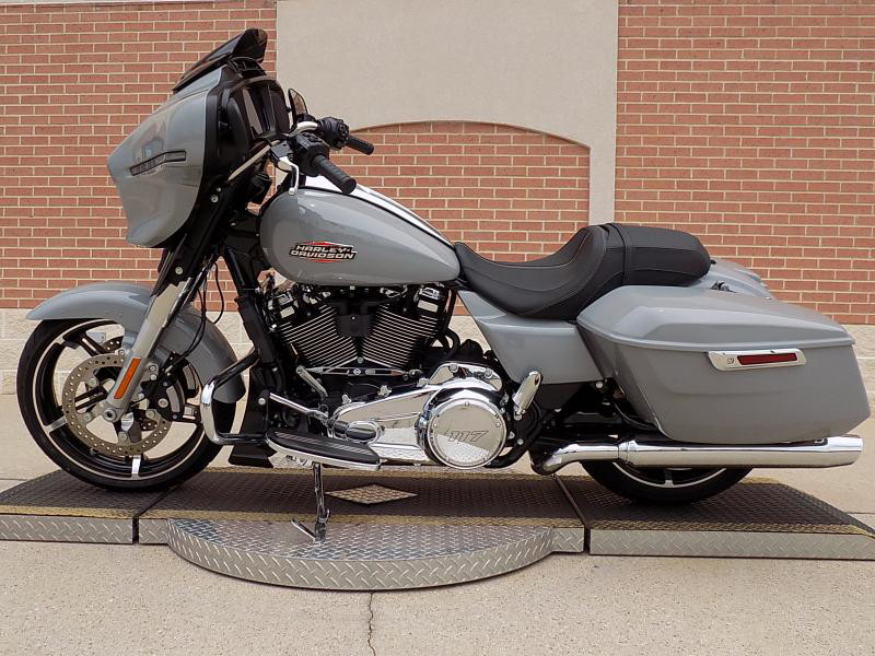 Street Glide®