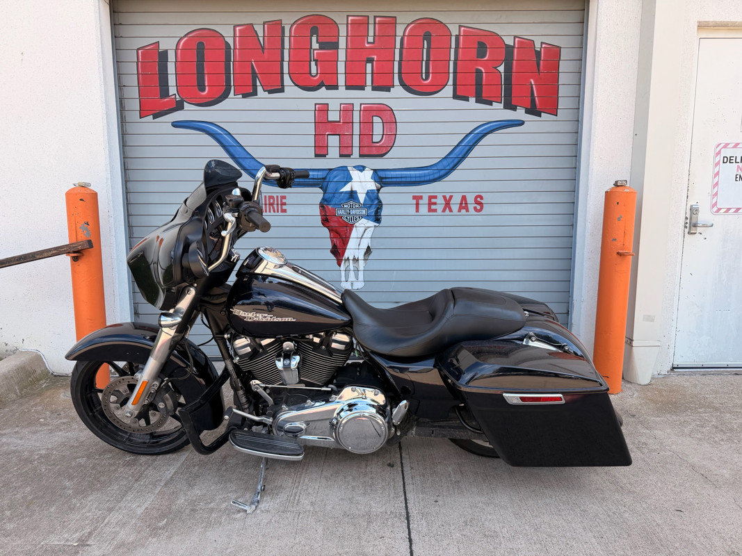 Street Glide®