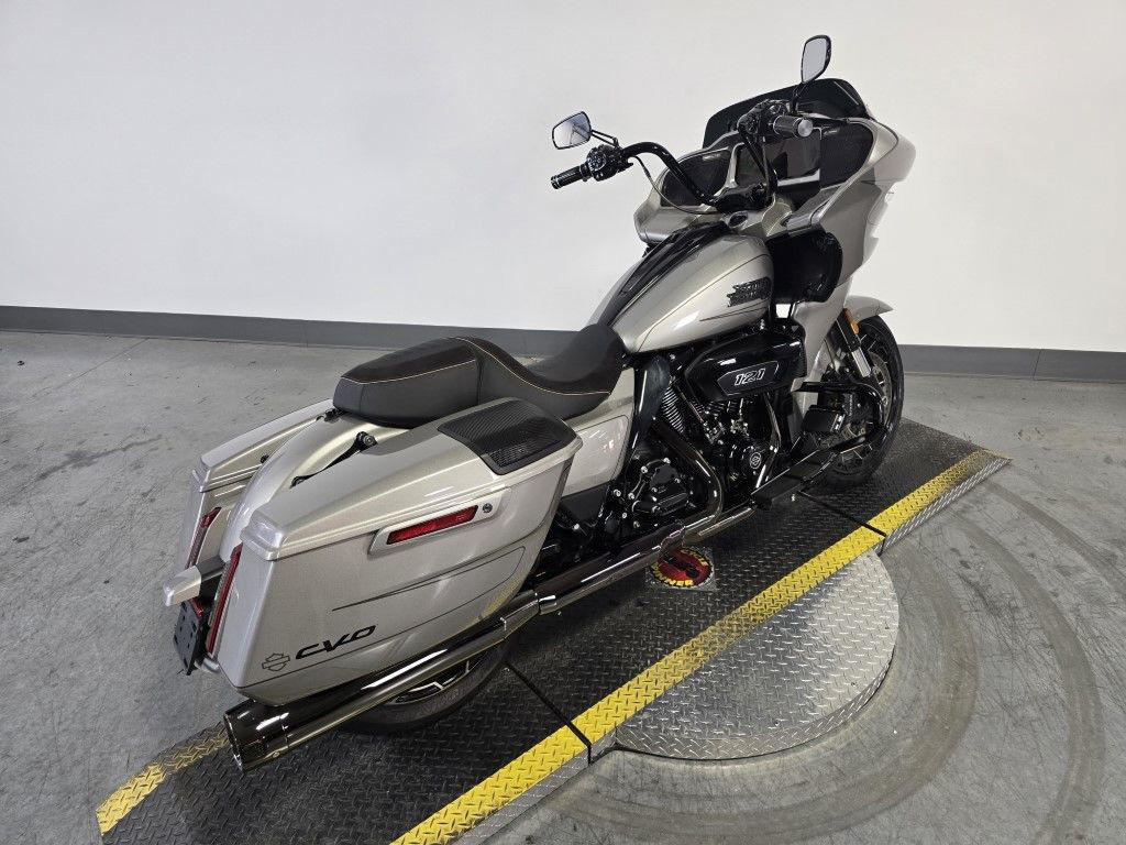 CVO® Road Glide®