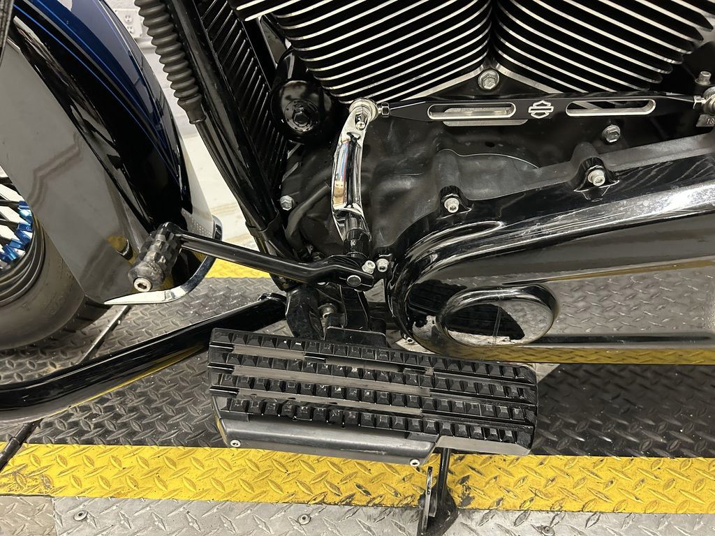 Softail® Heritage Classic 114 115th Anniversary