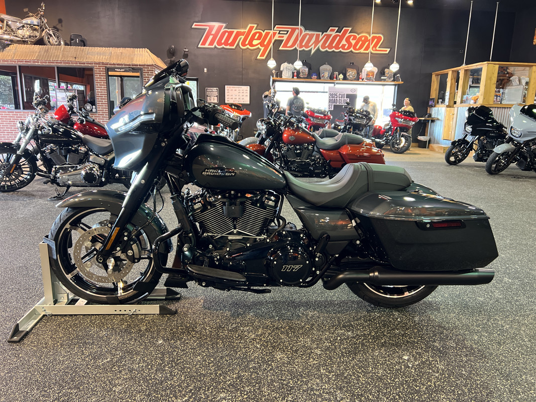 Street Glide®