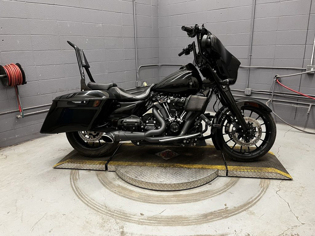 Street Glide®