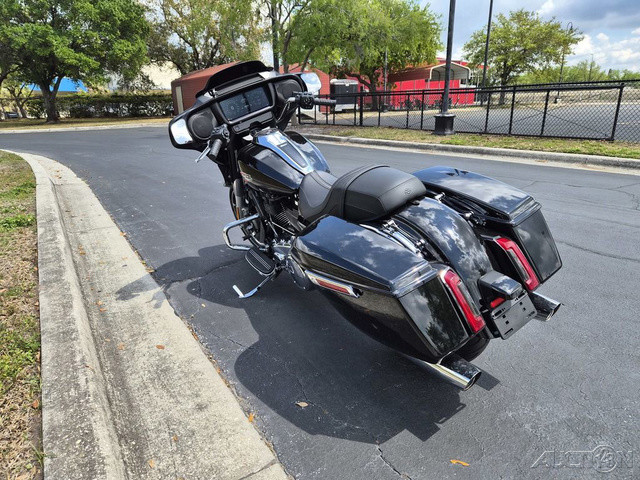 Street Glide®