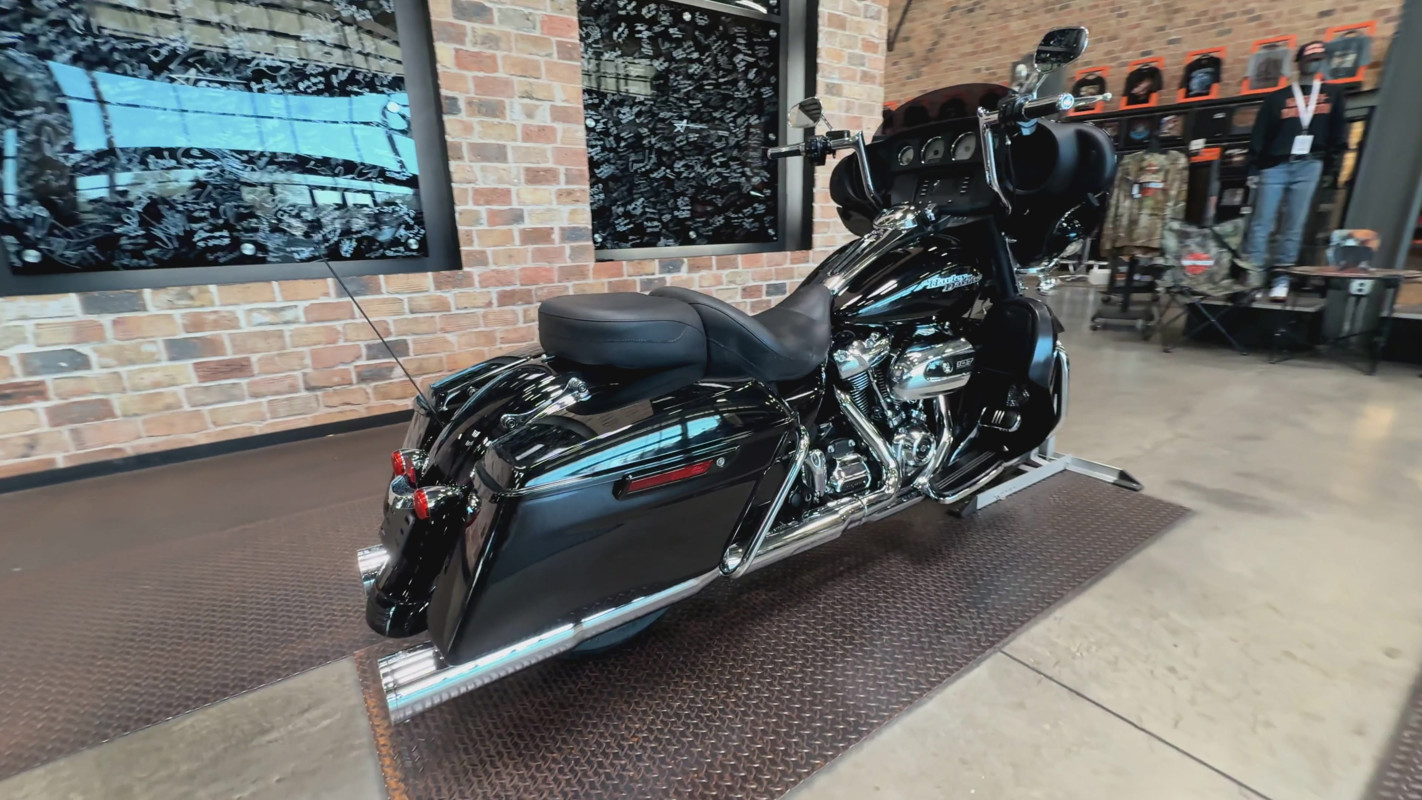 Street Glide®