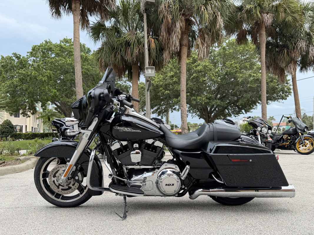 Street Glide®
