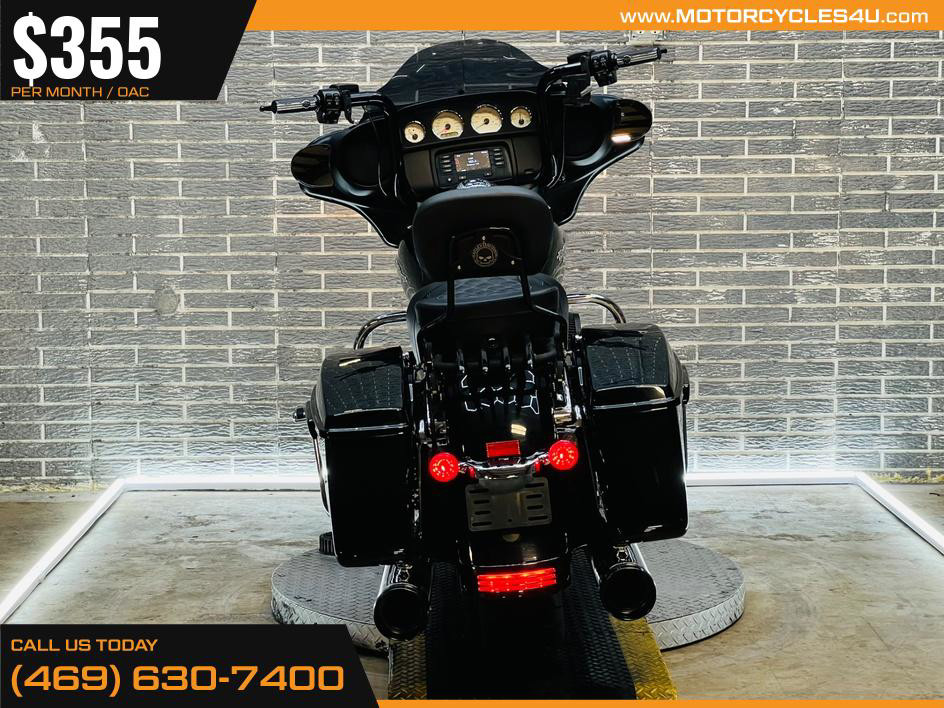 Street Glide®