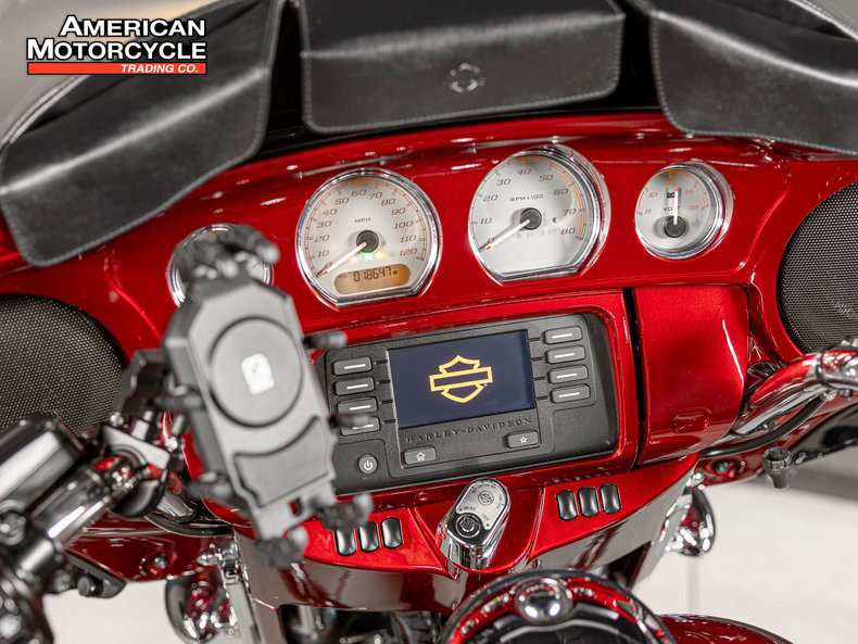 Street Glide®