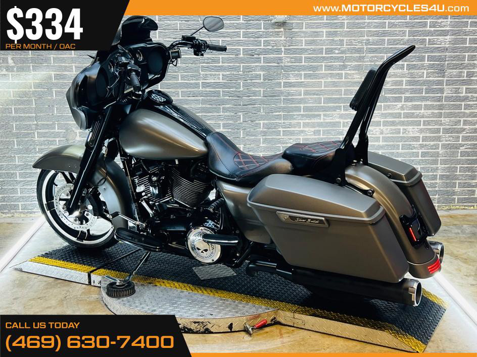 Street Glide®