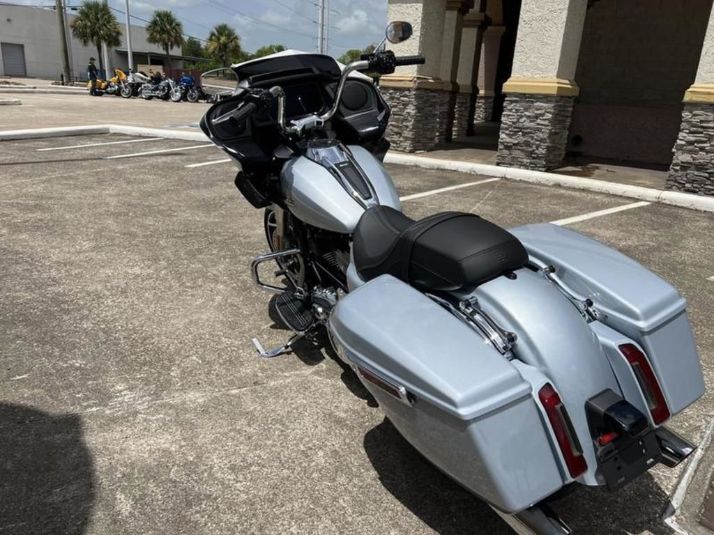 Road Glide®