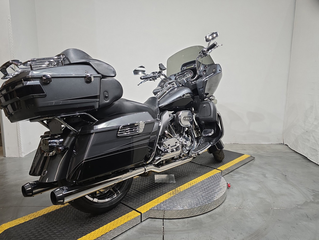 CVO™ Road Glide® Ultra